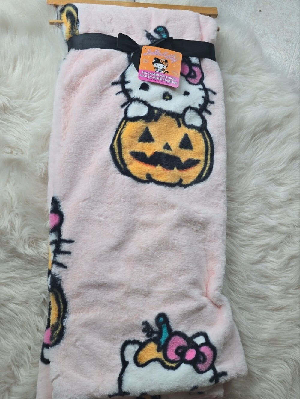 Hello Kitty Faux Fur Pumpkin Throw 50x70in